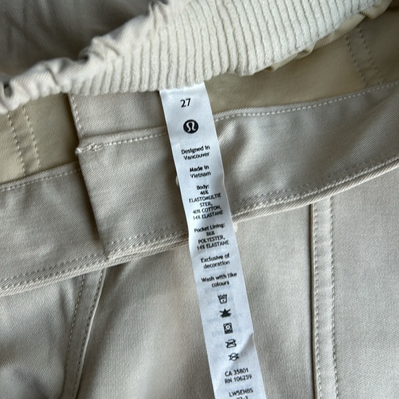 Lululemon Light Cargo Pant - Picture 7 of 9